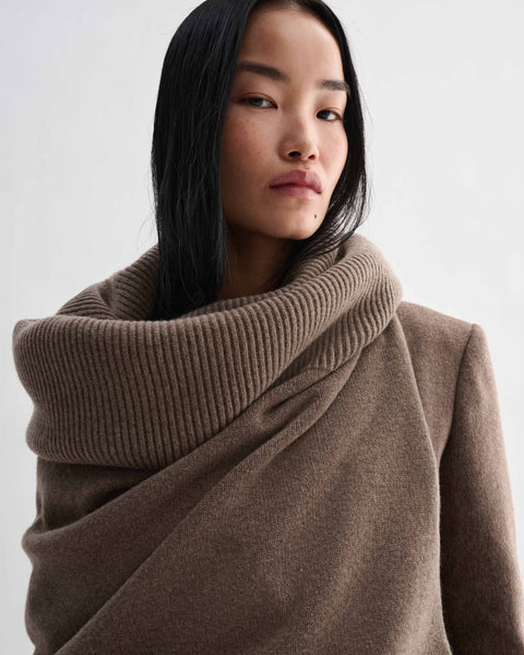 Caro Snood in Wool Cashmere, Camel, detail view