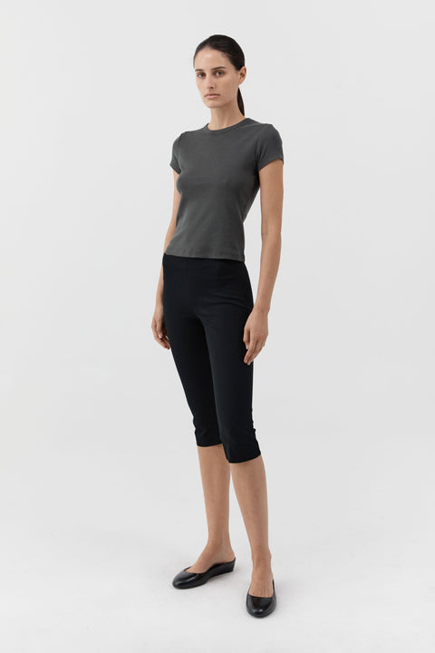 St. Agni Compact Cotton Capri Pants in Black